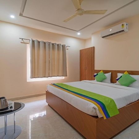 Treebo Raj Palace Varanasi Exterior photo