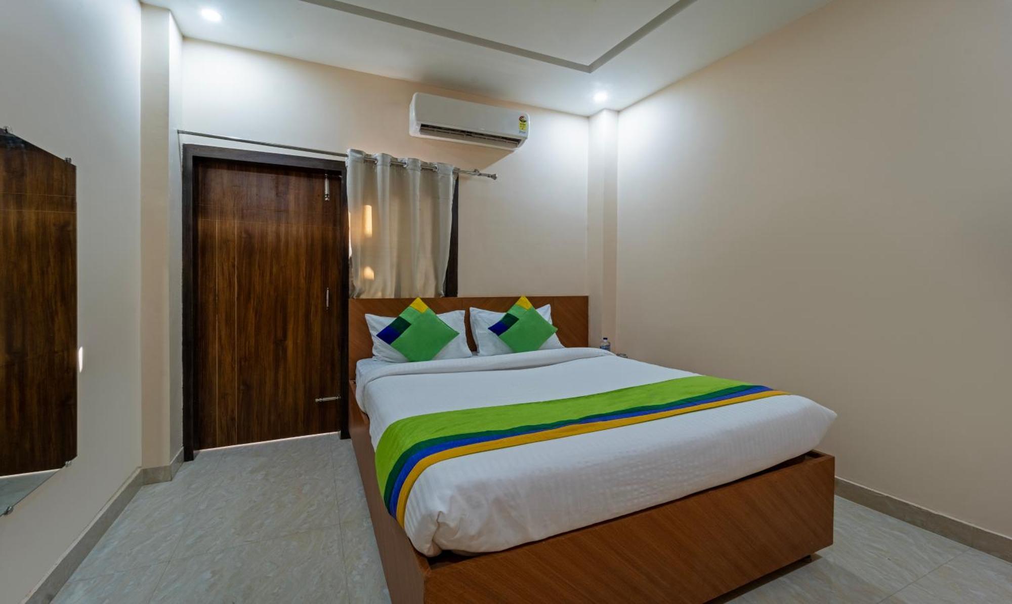 Treebo Raj Palace Varanasi Exterior photo
