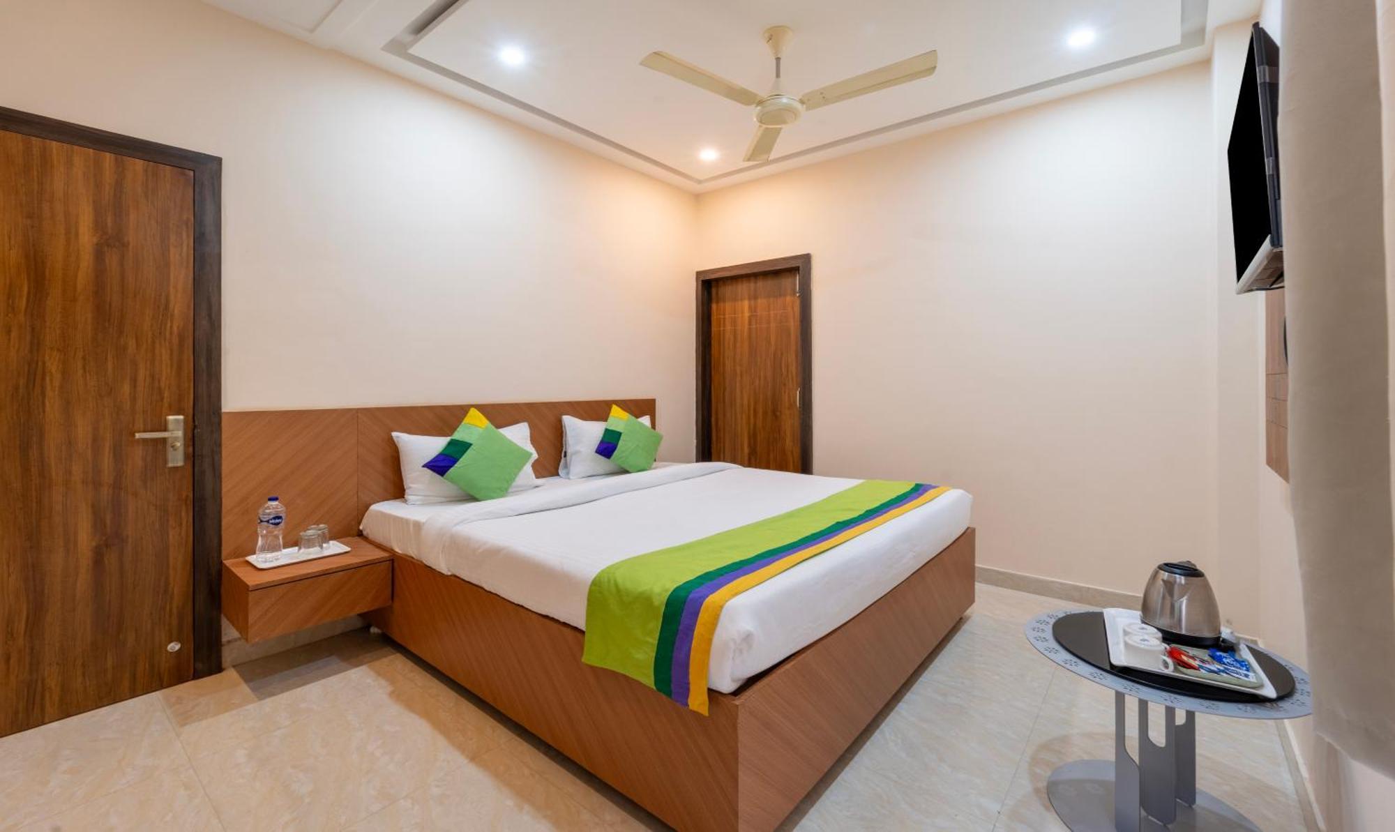Treebo Raj Palace Varanasi Exterior photo