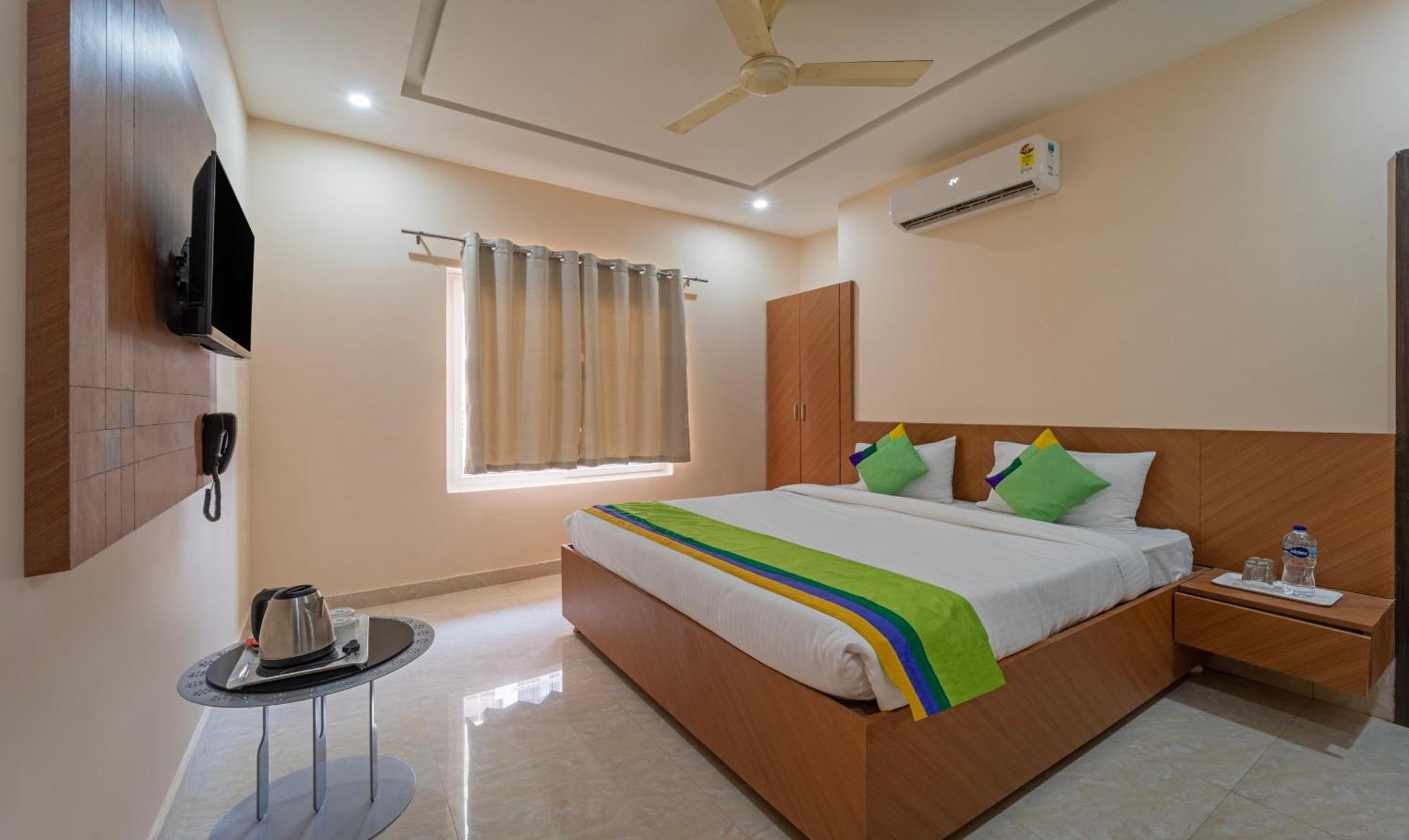 Treebo Raj Palace Varanasi Exterior photo