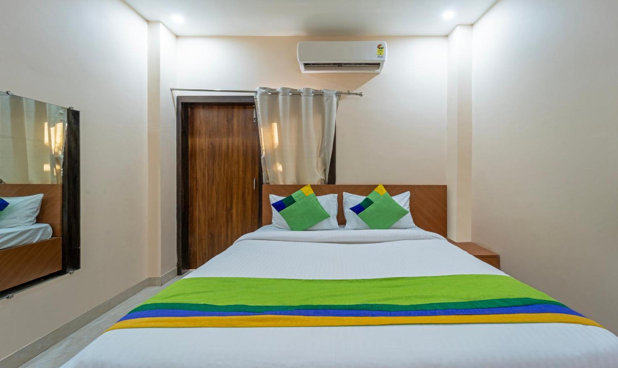 Treebo Raj Palace Varanasi Exterior photo